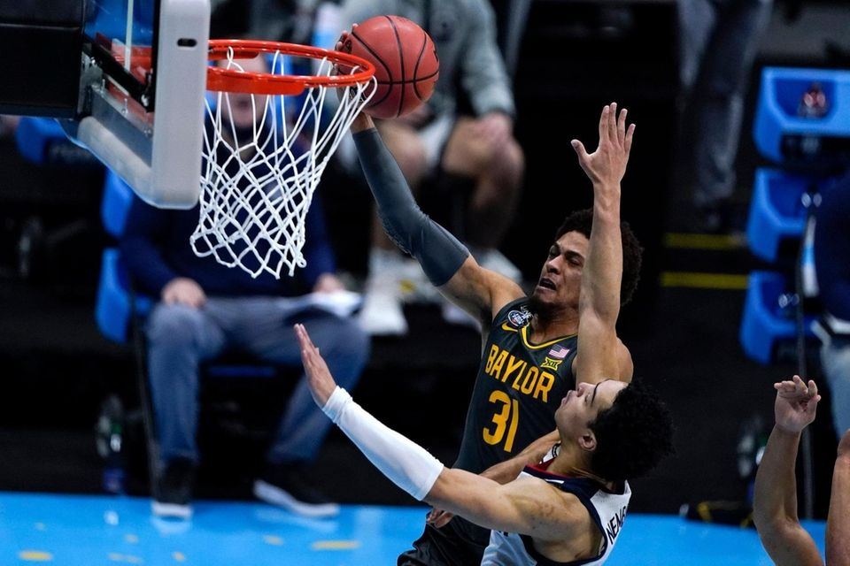 Baylor guard MaCio Teague (31) shoots over Gonzaga
