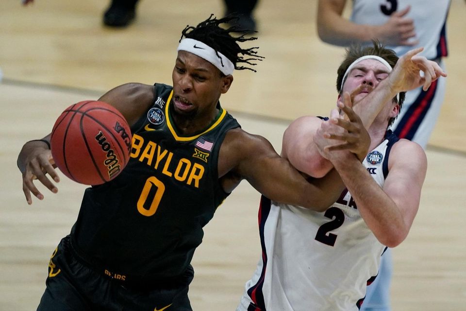 Baylor forward Flo Thamba (0) fights for a