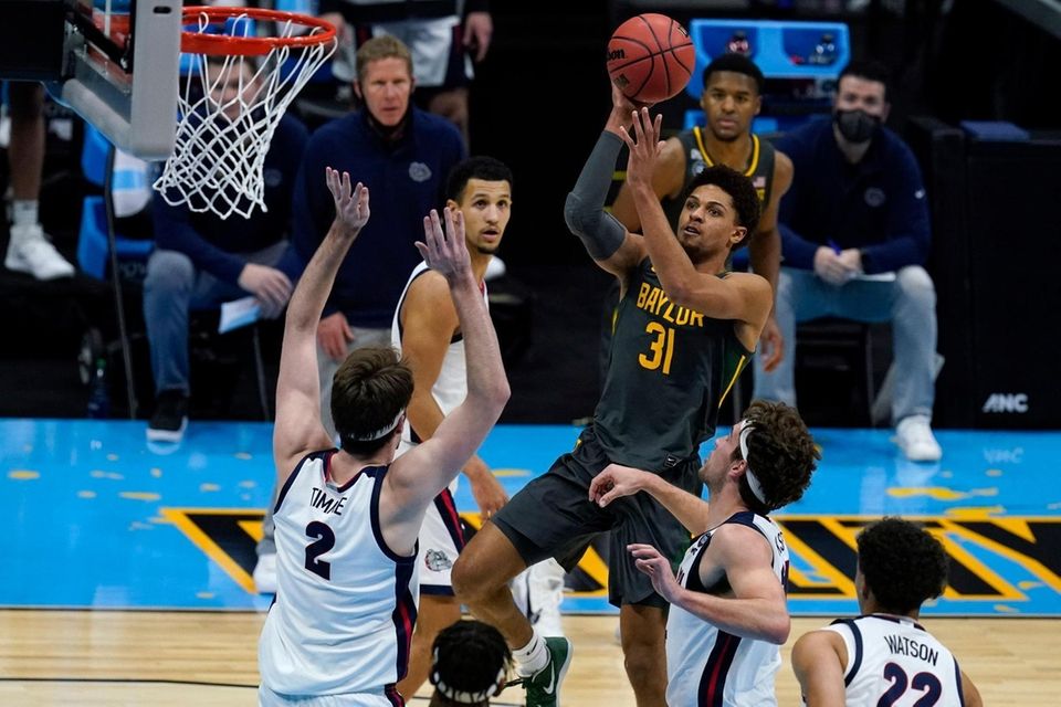 Baylor guard MaCio Teague (31) shoots over Gonzaga
