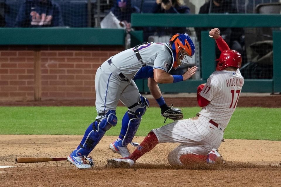 Rhys Hoskins of the Philadelphia Phillies slides home