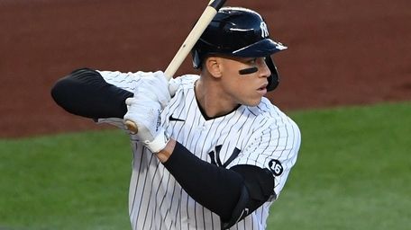 Yankees right fielder Aaron Judge looks for his