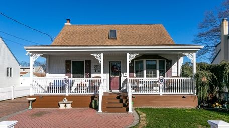 This four-bedroom home in Lindenhurst is under contract,
