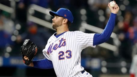 David Peterson #23 of the Mets pitches during