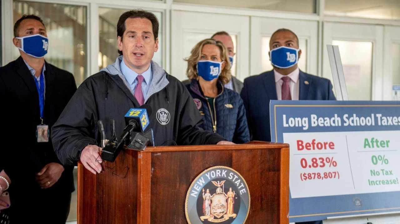 State Sen. Todd Kaminsky (D-Long Beach) and other