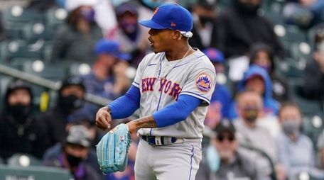 Mets starting pitcher Marcus Stroman points to his
