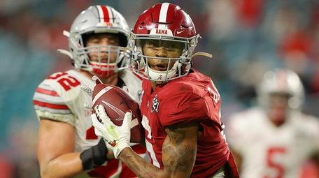 DeVonta Smith #6 of the Alabama Crimson Tide