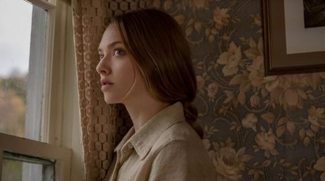 Amanda Seyfried gets spooked by her new house