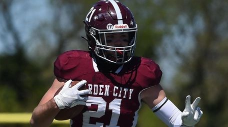 Jack Cascadden of Garden City runs for a