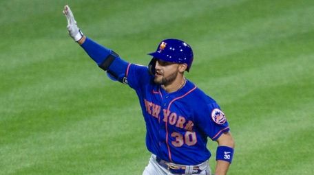 Mets' Michael Conforto waves as he rounds third