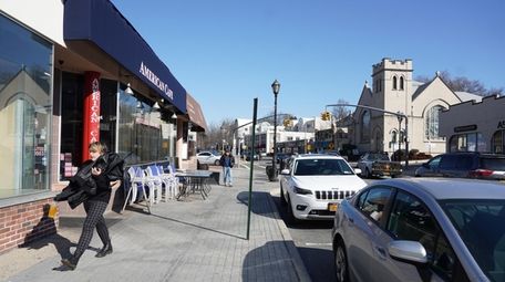 Restaurants on the closed streets in Glen Cove