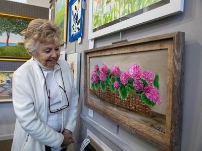 Artist Helene Canberg with her "Pink Geraniums."