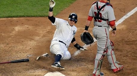 Yankees' DJ LeMahieu scores the winning run on