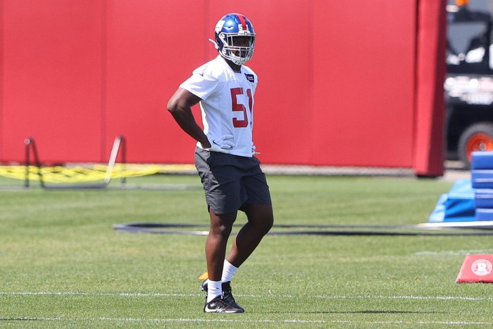 Azeez Oiulari #51 of the New York Giants