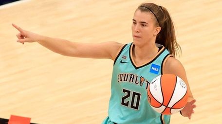 Sabrina Ionescu of the Liberty directs her team