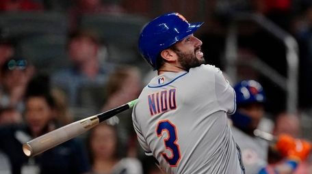 Catcher Tomas Nido has hits in three straight