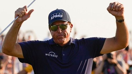 Phil Mickelson Wins Pga Championship Becomes Oldest Major Title Winner In Golf History Newsday