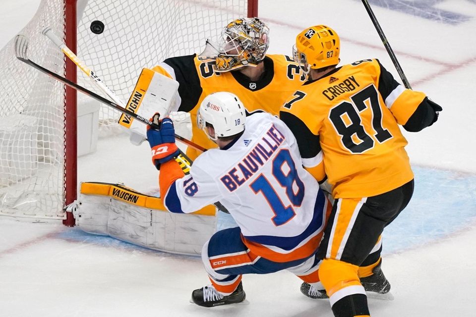 New York Islanders' Anthony Beauvillier (18) gets a