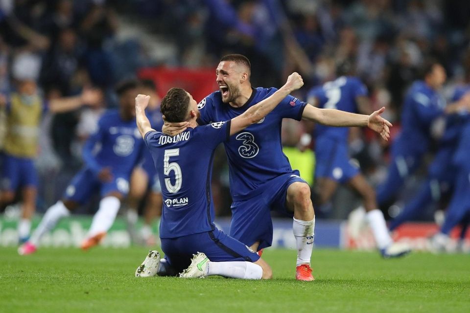 Jorginho and Mateo Kovacic of Chelsea celebrate following