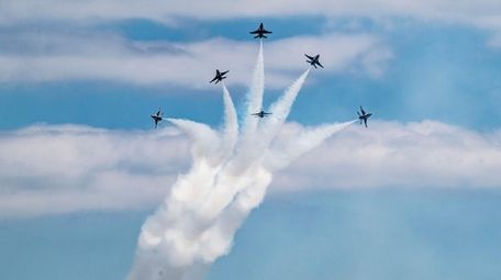 The United States Air Force Thunderbirds take to