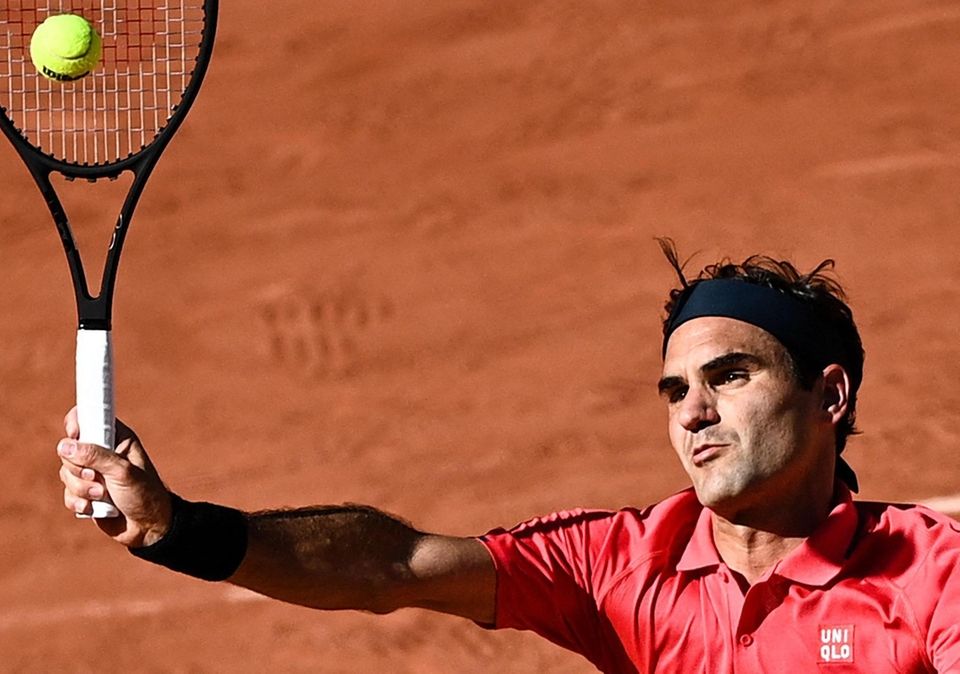 Roger Federer devuelve el balón a Uzbekistán