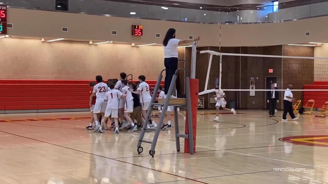 Chaminade defeated Kellenberg in three sets to win