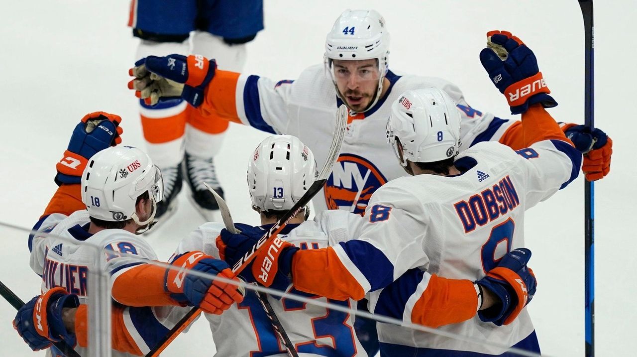 Game 5: Islanders vs. Bruins | Newsday