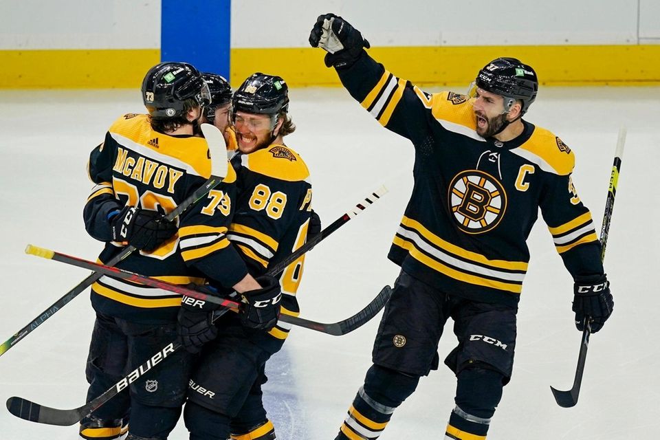 Boston Bruins right wing David Pastrnak (88) celebrates