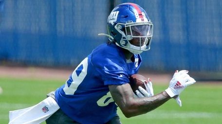 Giants wide receiver Kadarius Toney participates in drills