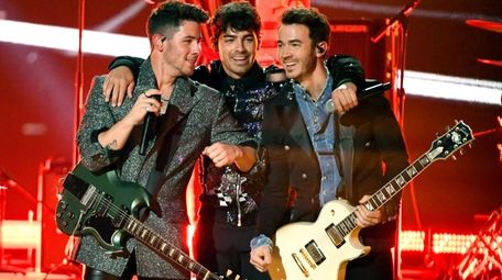 Jonas Brothers, Jimmy Buffett, Zac Brown Band and