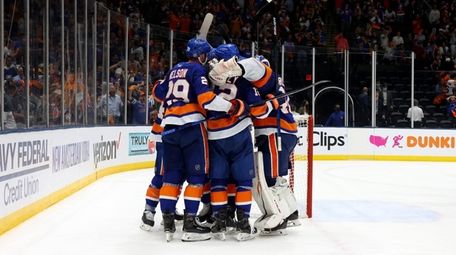 Islanders Lightning Game 4 Recap Key Stat Turning Point Three Stars More Newsday