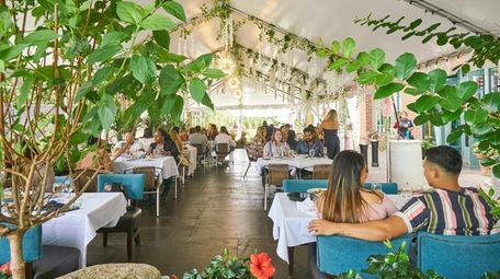 Clients enjoy al fresco dining at Revel in Garden