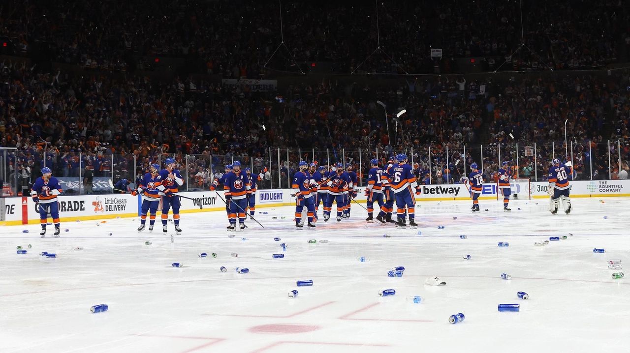 Islanders Get Shower Of Suds In Coliseum Night To Remember With Game 6 Victory Newsday