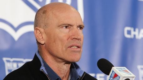 Rangers great Mark Messier meets with the media