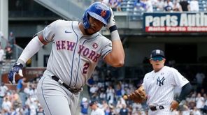 Dominic Smith #2 of the New York Mets