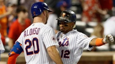 Francisco Lindor of the Mets celebrates his sixth-inning