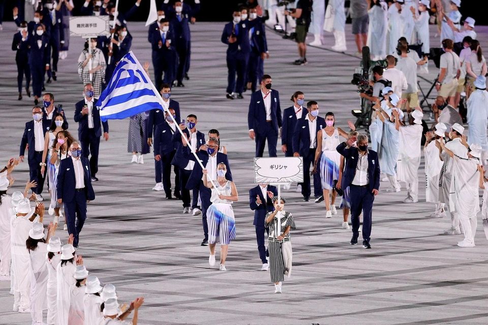 Flag bearers Anna Korakaki and Eleftherios Petrounias of