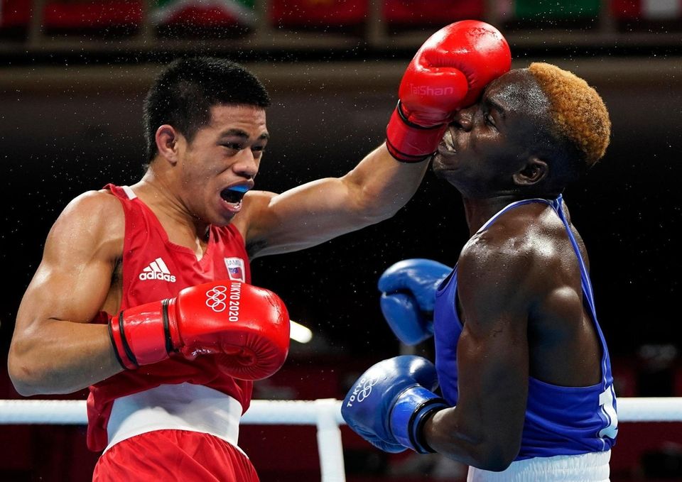 Marion Faustino Ah Tong of Team Samoa (red