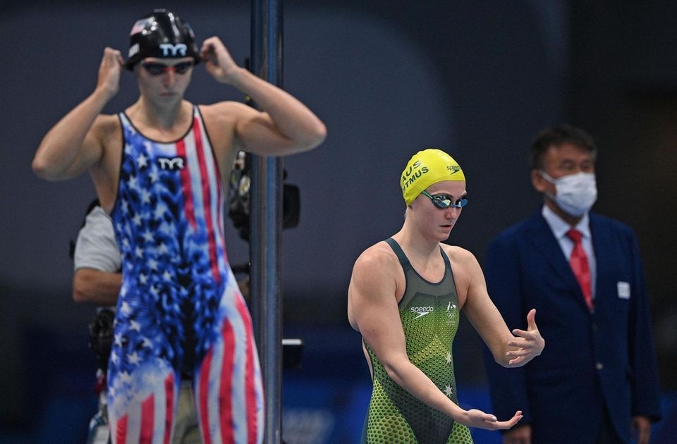 USA's Kathleen Ledecky (L) and Australia's Ariarne Titmus