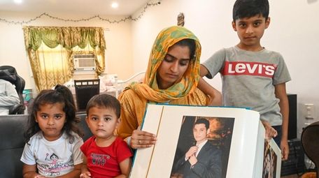 Hifsa Ahmad with a picture of her husband,