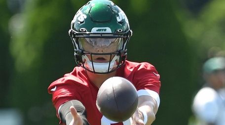 Zach Wilson, Jets rookie quarterback, works on pitches