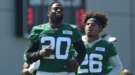 Marcus Maye of the Jets gets ready for