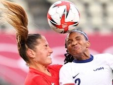 USA's defender Crystal Dunn (R) vies for the