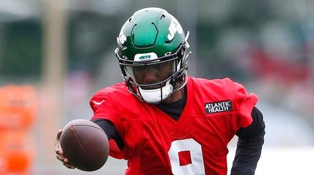 Jets quarterback Josh Johnson during training camp at