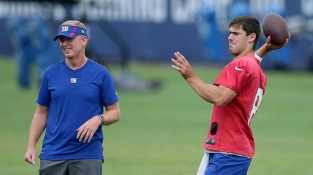 Giants quarterback Daniel Jones works with offensive coordinator