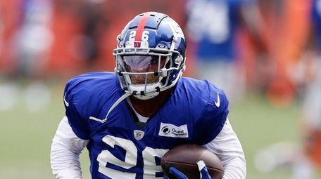 Giants running back Saquon Barkley runs through a