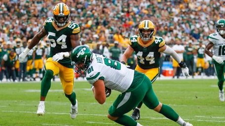 New York Jets' Tyler Kroft catches a touchdown