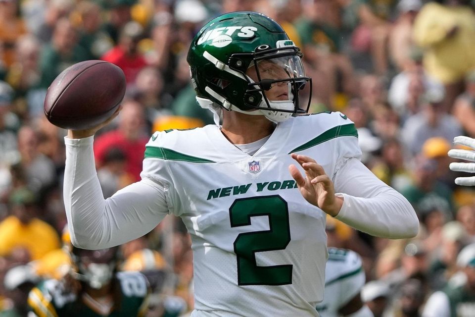 New York Jets' Zach Wilson throws during the