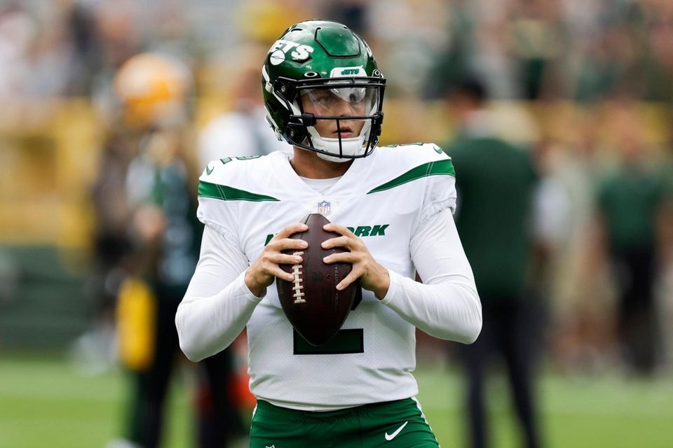 The Jets' Zach Wilson warms up before an