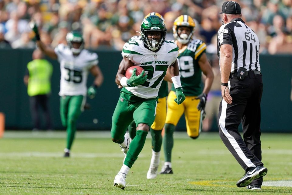 New York Jets' Corey Ballentine returns a kick
