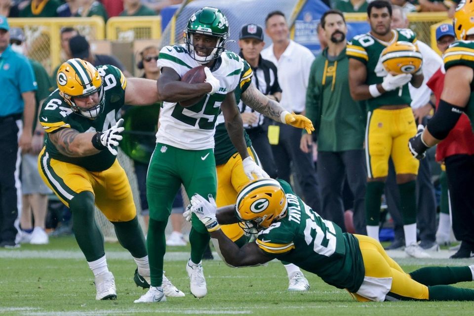 New York Jets' Brandin Echols returns an interception